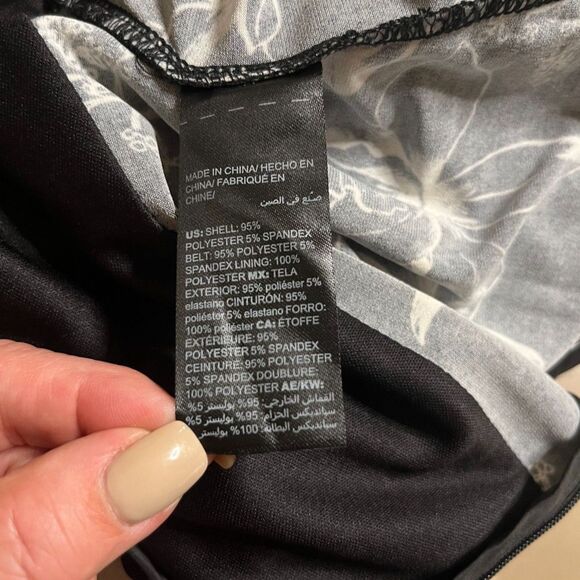 WHITE HOUSE BLACK MARKET Black & White Floral Jumpsuit Belted Sz 12 - Picture 10 of 10